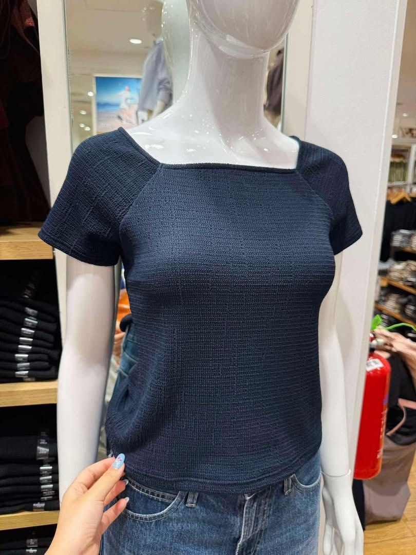 UNIQLO Textured Square neck Shirt (Category: Shirts) located in Makati City. Submitted by _allthingsuniqlogumuji (Listing ID 1468382595, Image 2). Description: ✦ AUTHENTIC | PRISTINE CONDITION ◇ TAG SIZE: xl ◇ COLOR: navy ◇ ACTUAL MEASUREMENTS: 𓂃 Please check measurements before purchasing. ✦ FIRST TO PAY = PRIORITY ◇ MOP: GCASH / BPI ◇ CROSS-LISTED ✦ PICK-UP Lalamove / Grab 𓂃 Advance scheduling required ✦ DELIVERY J&T / LBC ✦ SHIPPING ◇ Metro 