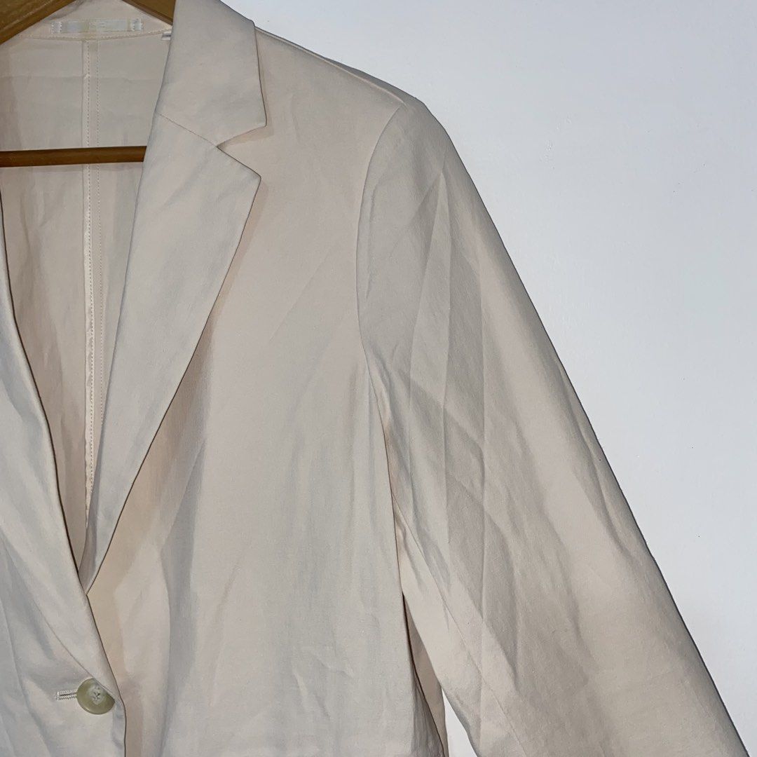 UNIQLO UV cut blazer (Category: Coats, Jackets and Outerwear) located in San Jose del Monte. Submitted by mamiracky (Listing ID 1468386672, Image 3). Description: .