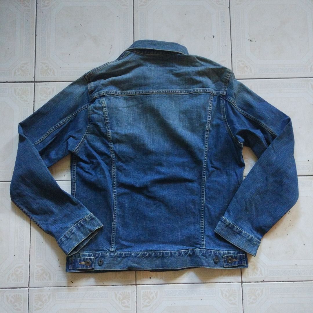 Uniqlo Washed Denim Jacket XL (Category: Coats, Jackets and Outerwear) located in Pasay City. Submitted by denimdude.ph (Listing ID 1468350593, Image 2). Description: distressing, last pics.