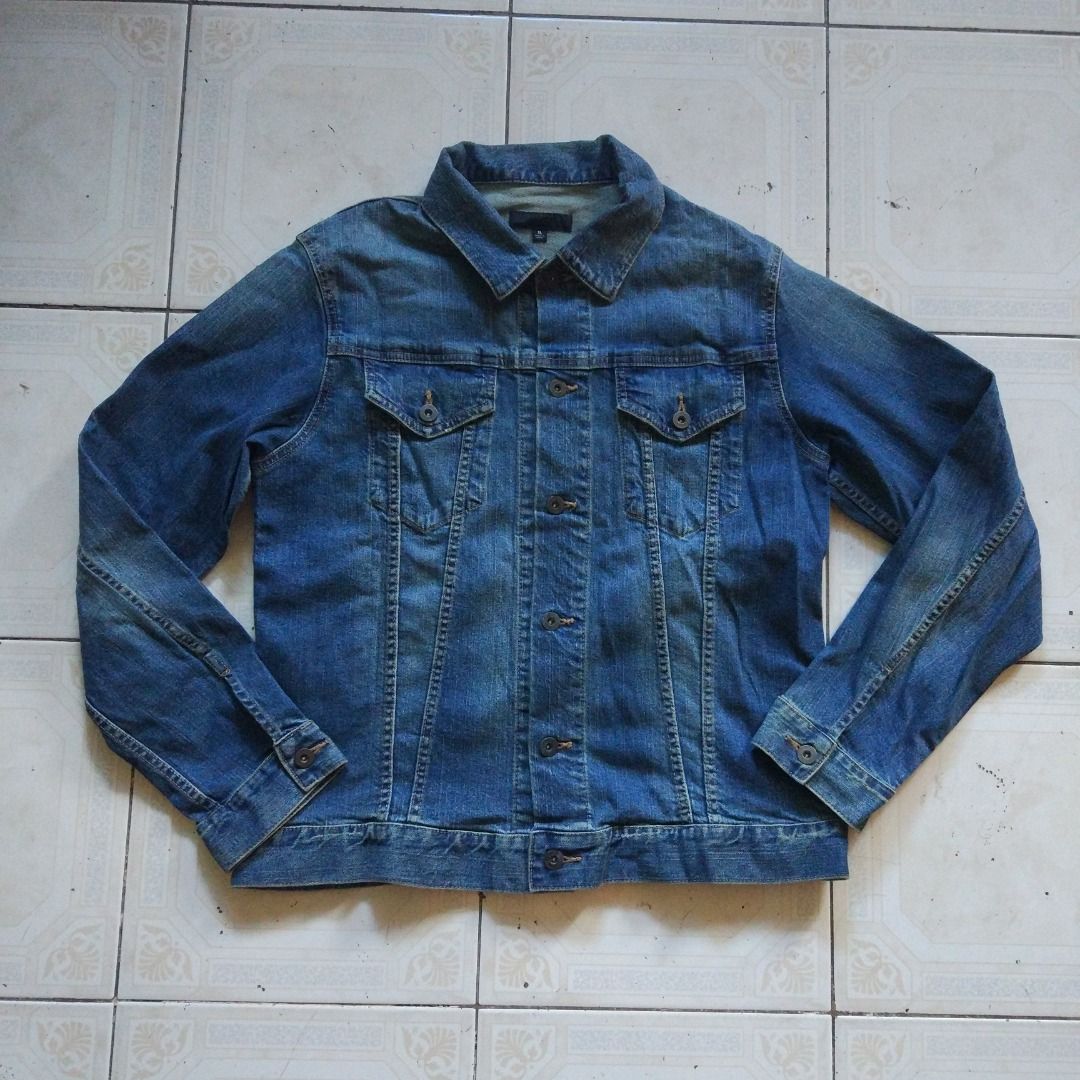 Uniqlo Washed Denim Jacket XL (Category: Coats, Jackets and Outerwear) located in Pasay City. Submitted by denimdude.ph (Listing ID 1468350593, Image 1). Description: distressing, last pics.