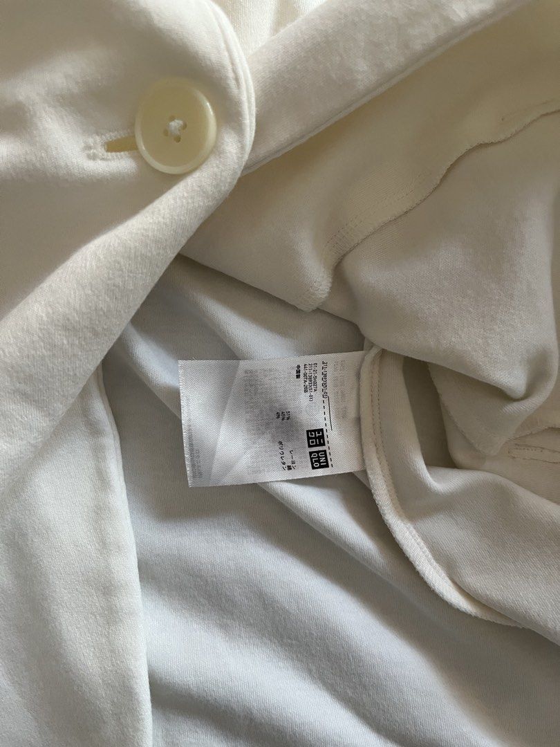 UNIQLO White Blazer Size M (Category: Coats, Jackets and Outerwear) located in Paranaque City. Submitted by tingar08 (Listing ID 1468302785, Image 2). Description: - Brand: UNIQLO - Size: Medium (M) - Color: off white - Closure: Single button at the front - Pockets: Front patch pockets - Material: Rayon, cotton, and polyurethane blend - Style: Versatile and easy to match for work .