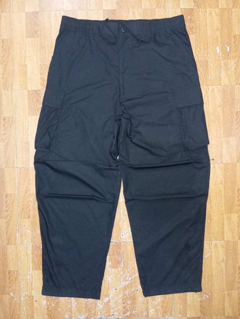 Uniqlo Wide Fit Cargo Pants (Category: Jeans) located in Sibalom. Submitted by jm.thrift07 (Listing ID 1468313241, Image 2). Description: EXCELLENT CONDITION 💯 SIZE:XL DIMES:38×44.