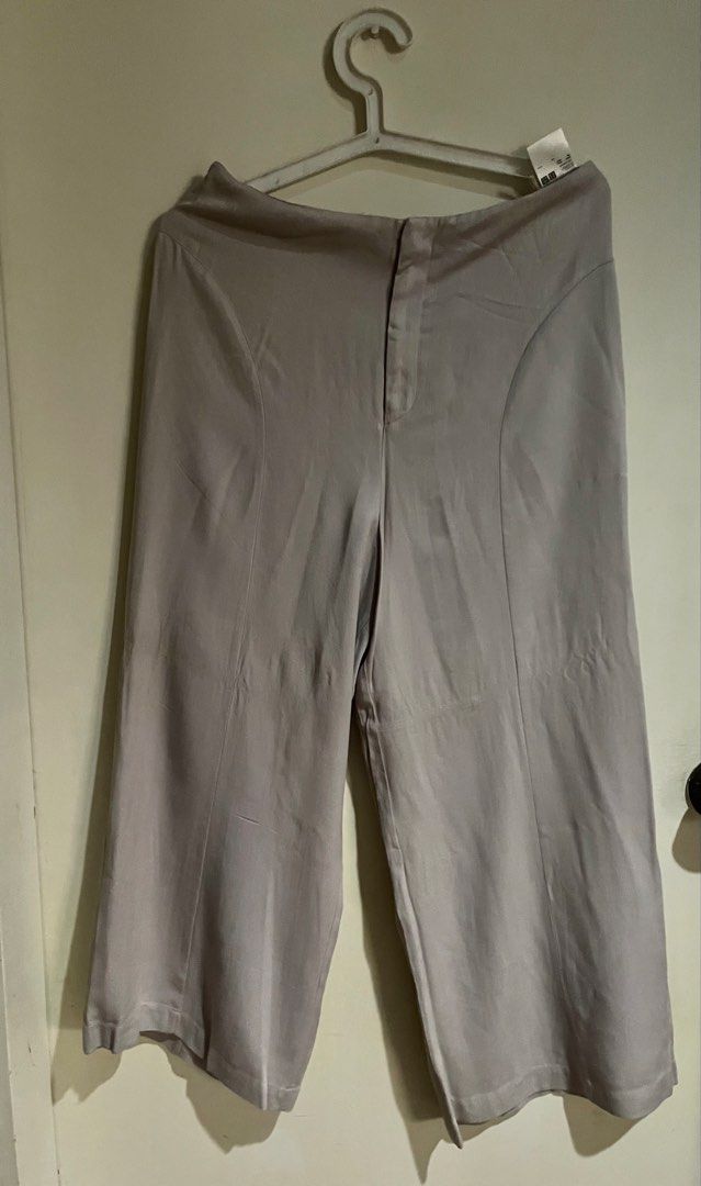 Uniqlo wide leg pants (Category: Other Bottoms) located in Quezon City. Submitted by itgsta (Listing ID 1468295675, Image 1). Description: - Brand/Collab: Uniqlo and H+ - Color: beige - Style: Wide leg with a comfortable flowy drape - Material: 100% Rayon - Size (Tag): Waist 73cm, Hips 99cm Approx measurement 15” across waist Length 35” .