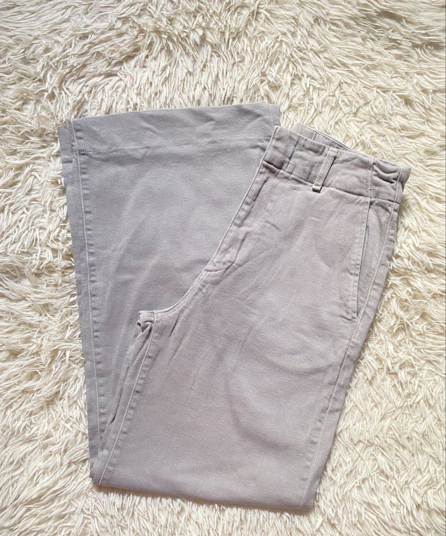 Uniqlo Wide Trouser Jeans (Category: Jeans) located in Manila. Submitted by cleverfish.1bc1b9 (Listing ID 1468383406, Image 1). Description: For Sale Uniqlo Wide Trouser Jeans Color: Grey Size:Medium 26-29 Excellent condition Used Once Selling it for low price RFS: Wrong size.