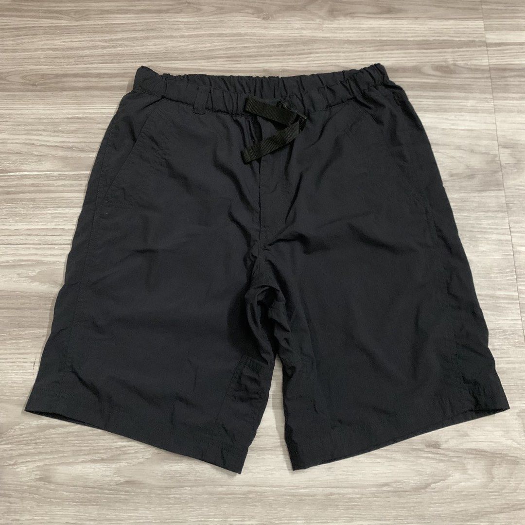 Uniqlo woven (Category: Shorts) located in Cavite. Submitted by yobubsss (Listing ID 1468448810, Image 1). Description: Size 32-36w 21L Good condition No issue.