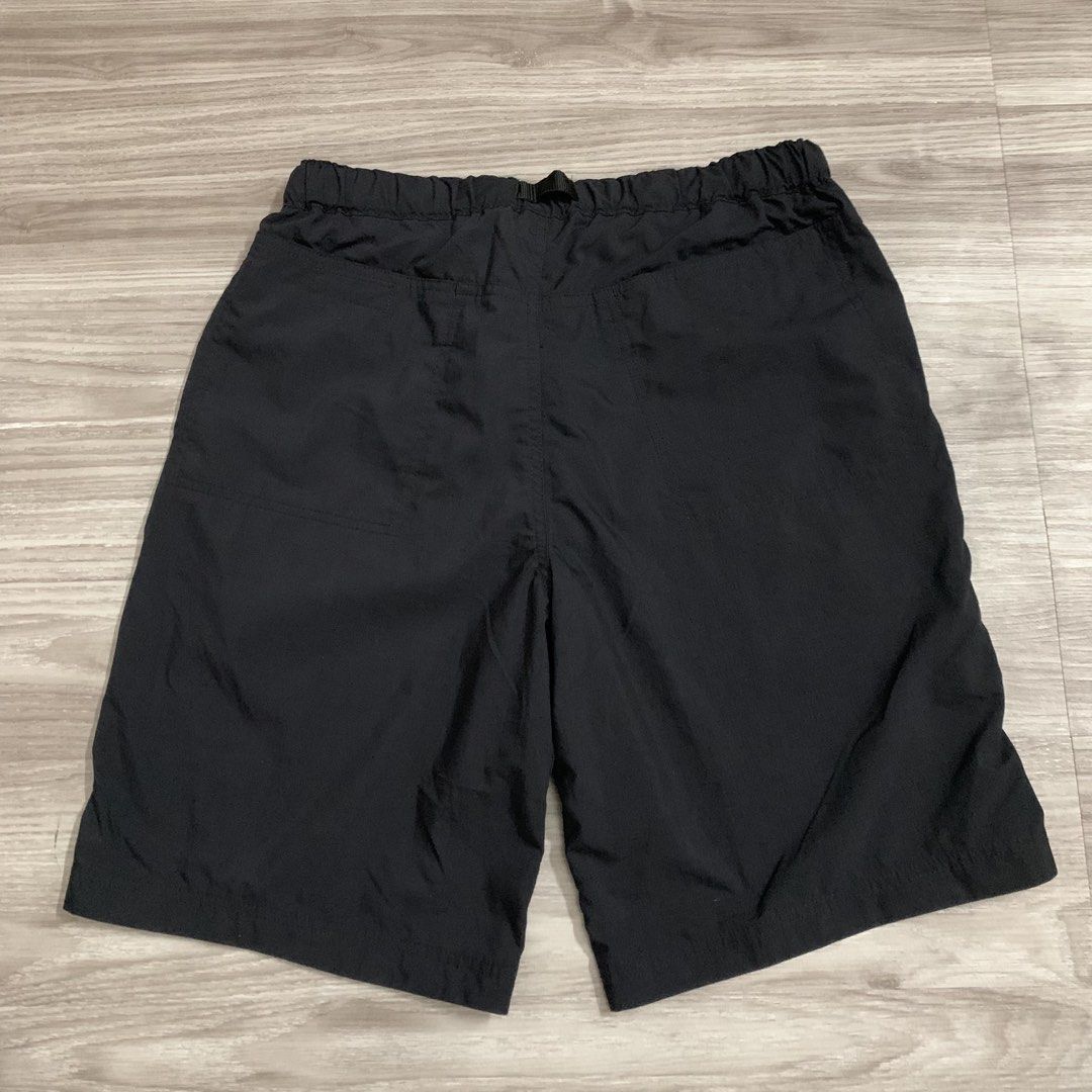 Uniqlo woven (Category: Shorts) located in Cavite. Submitted by yobubsss (Listing ID 1468448810, Image 3). Description: Size 32-36w 21L Good condition No issue.