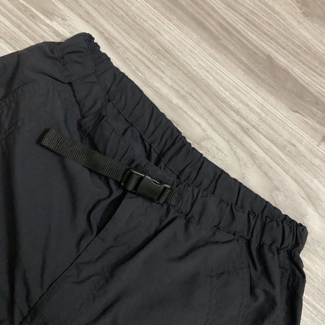 Uniqlo woven (Category: Shorts) located in Cavite. Submitted by yobubsss (Listing ID 1468448810, Image 2). Description: Size 32-36w 21L Good condition No issue.