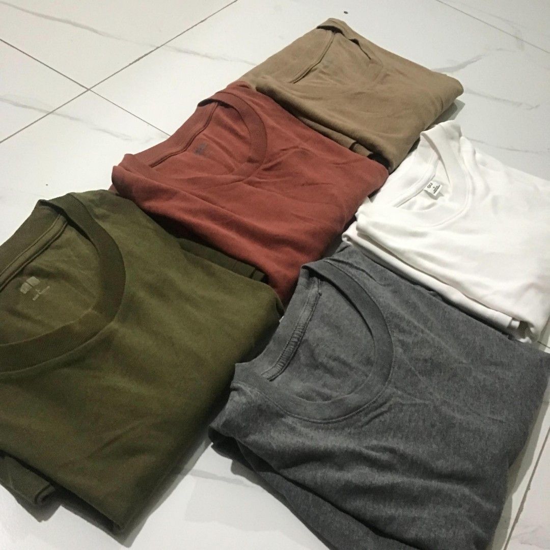 Uniqlo/GU Long-sleeves Aspack (Category: Coats, Jackets and Outerwear) located in Cavite. Submitted by totchimpanzee (Listing ID 1468392341, Image 2). Description: 650 shipped Size M PM for dimes Loc: Indang, Cavite Ship thru J&T, payment first, no CoD payment via Gcash.
