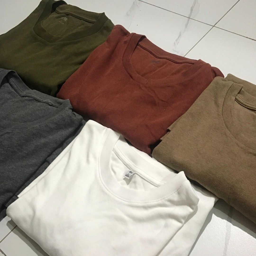 Uniqlo/GU Long-sleeves Aspack (Category: Coats, Jackets and Outerwear) located in Cavite. Submitted by totchimpanzee (Listing ID 1468392341, Image 3). Description: 650 shipped Size M PM for dimes Loc: Indang, Cavite Ship thru J&T, payment first, no CoD payment via Gcash.
