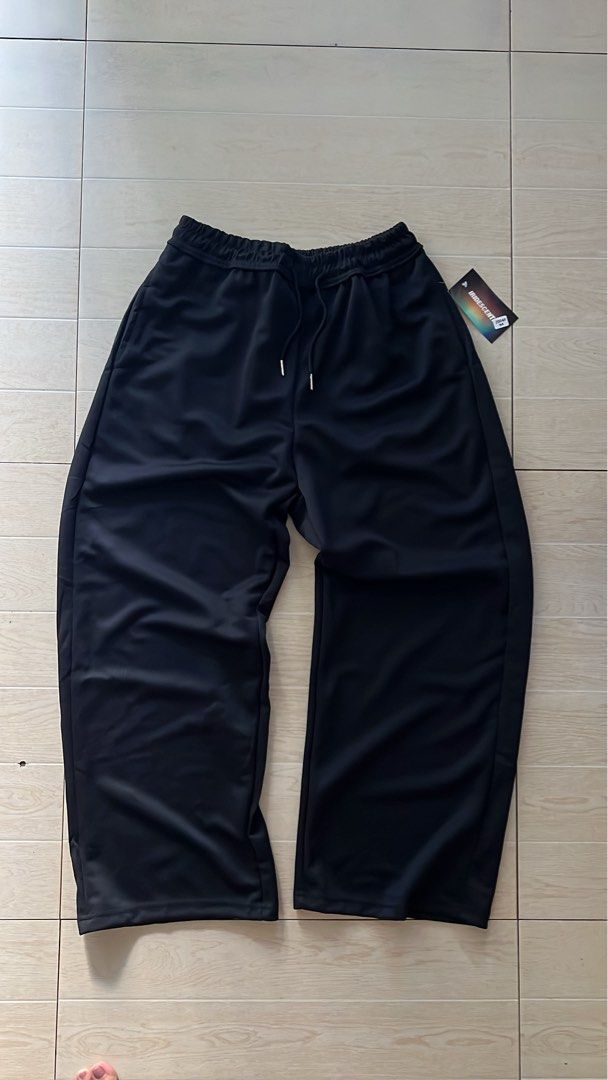 Unisex plain drape loose scimitar pants (Category: Sleep and Loungewear) located in Santa Rosa. Submitted by dailyjane (Listing ID 1468464277, Image 2). Description: Medium on Tag .