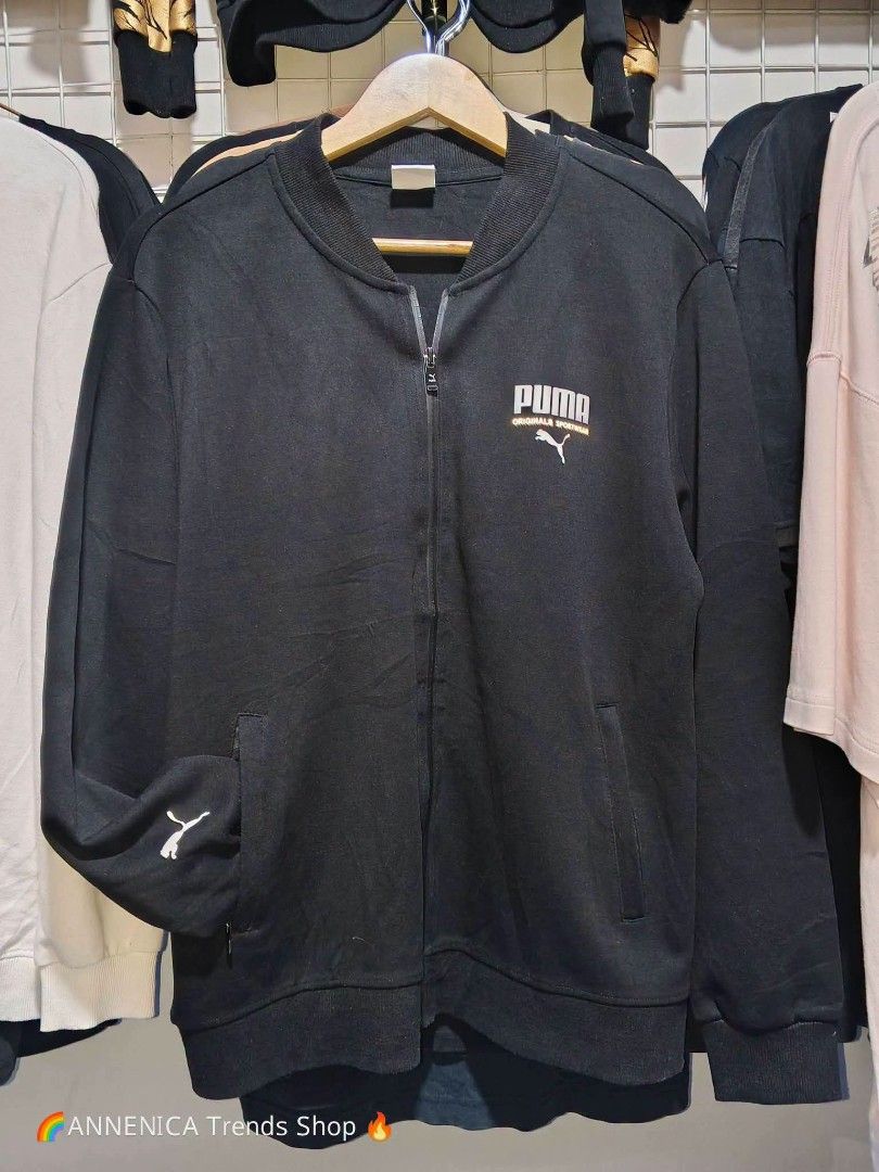 Unisex Pull over (Category: Coats, Jackets and Outerwear) located in Bulacan. Submitted by ukaybrandedshop (Listing ID 1468312372, Image 3). Description: Sale Hoodie Pull over pm lang daretso with 1 free tshirt 🤍.