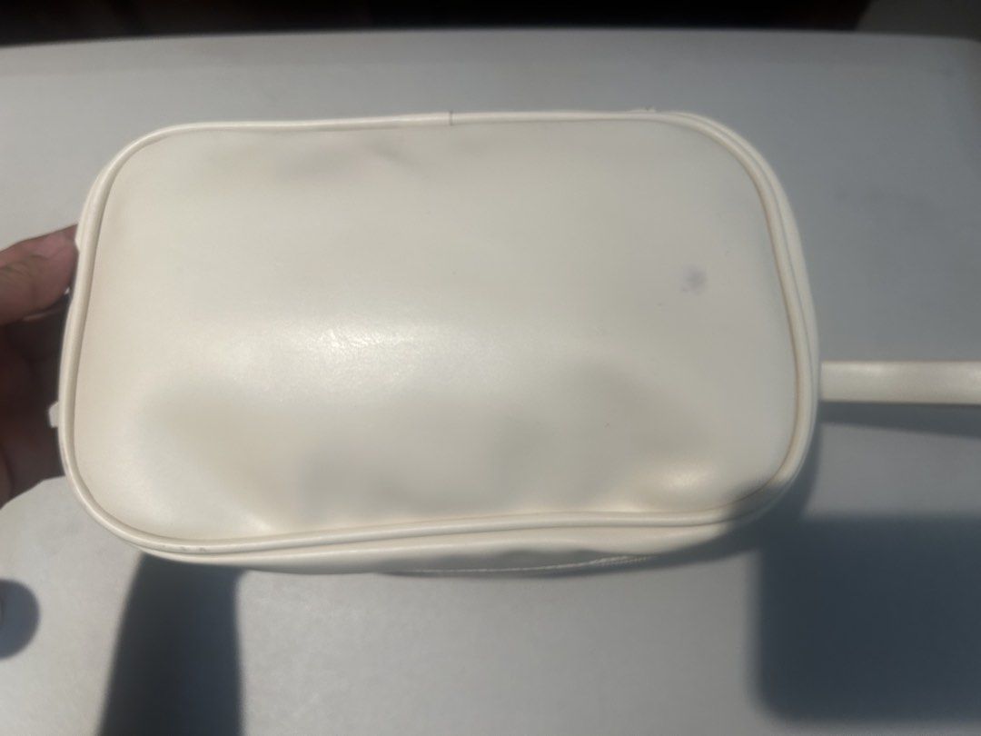 Used toiletry case/bag (Category: Purses & Pouches) located in Imus. Submitted by ms_hoarder (Listing ID 1468481730, Image 3). Description: 9.5 x 6 x 7 inches With bottom compartment that can store make up brushes.