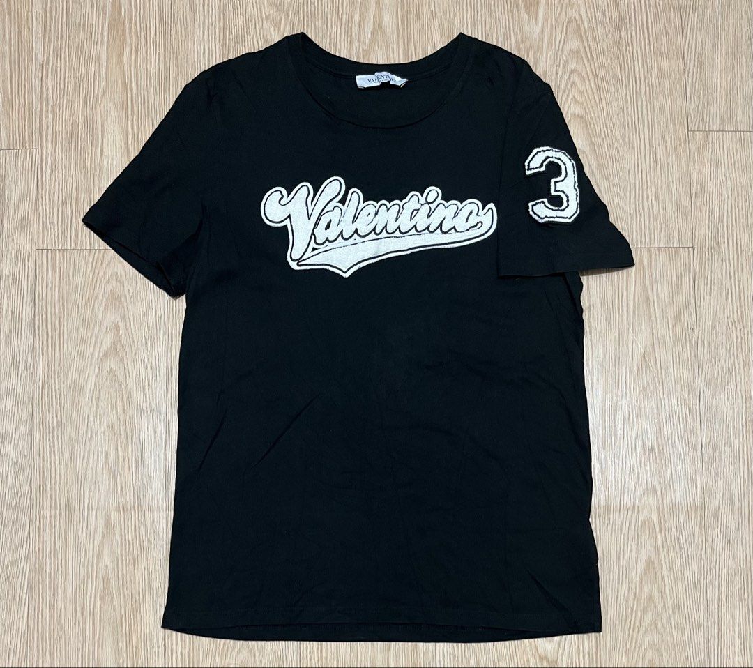 Valentino - Baseball Logo - Tee (Category: Tshirts & Polo Shirts ) located in Taguig. Submitted by chicpicked (Listing ID 1468341437, Image 1). Description: Valentino - Baseball Logo - Tee Authentic Excellent condition No flaws Medium 1,500.