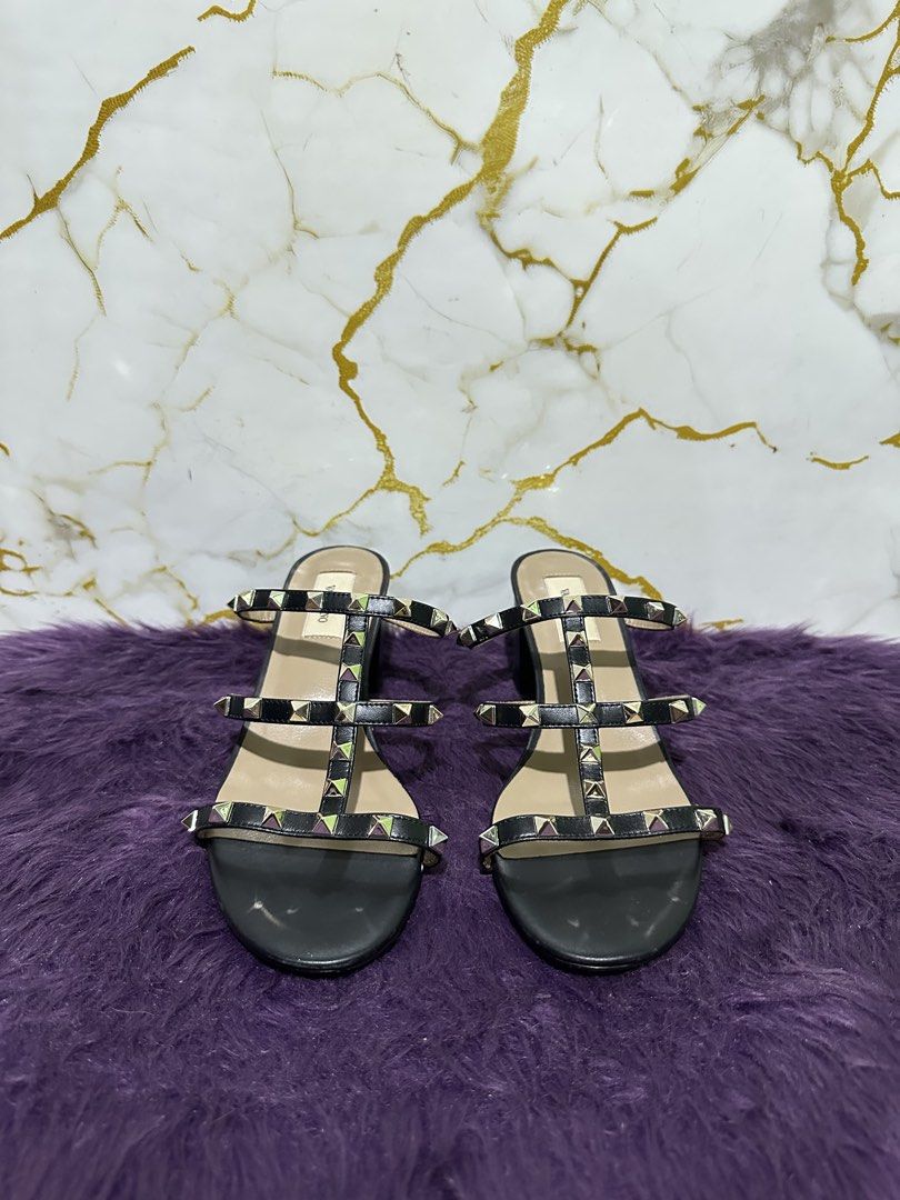 Valentino mid heels (Category: Flats & Sandals) located in Marikina City. Submitted by georgiaprelovestuff (Listing ID 1468454491, Image 1). Description: size 40 PLEASE READ BEFORE MAKING AN OFFER: 🔹No inclusions since this is preloved 🔹NO to low ballers please 🔹NO meetups due to busy schedule 🔹If you make an offer, please get the item let's not waste each other's time 🔹NO return NO exchange NO cancellation 🔹Please manage your expectation s