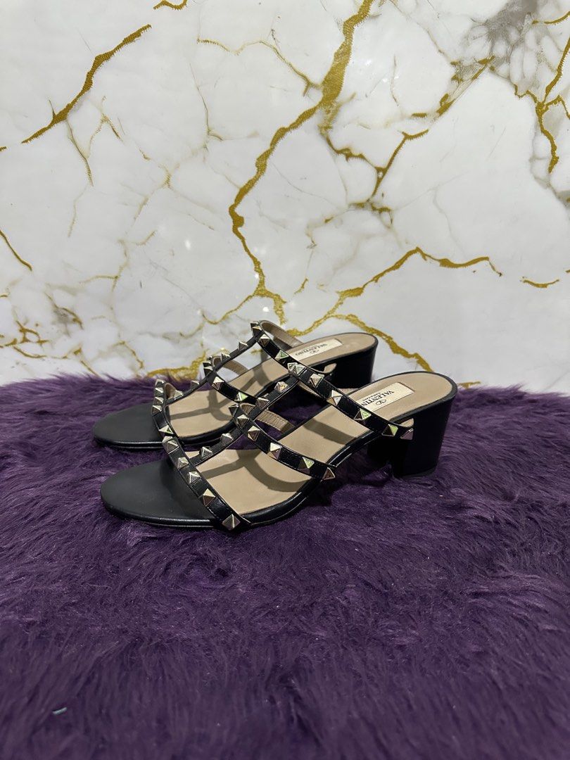 Valentino mid heels (Category: Flats & Sandals) located in Marikina City. Submitted by georgiaprelovestuff (Listing ID 1468454491, Image 3). Description: size 40 PLEASE READ BEFORE MAKING AN OFFER: 🔹No inclusions since this is preloved 🔹NO to low ballers please 🔹NO meetups due to busy schedule 🔹If you make an offer, please get the item let's not waste each other's time 🔹NO return NO exchange NO cancellation 🔹Please manage your expectation s