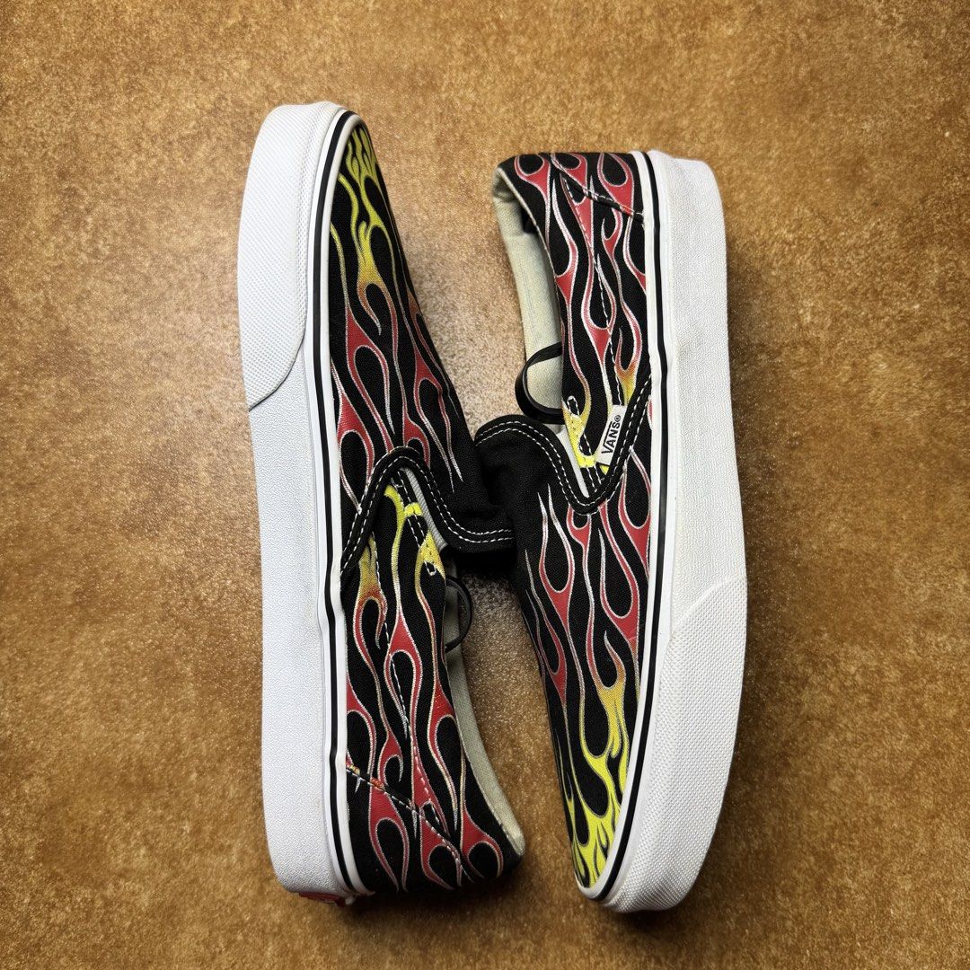 VANS (Category: Sneakers) located in Panabo. Submitted by shoerarefinds (Listing ID 1468307283, Image 3). Description: VÂNŚ Slip On SIZE: CM 27 / EURO 42 / US 9 Excellent Condition LOCATION: PANABO CITY, DAVAO DEL NORTE, 8105 2100 FREESHIPPING.