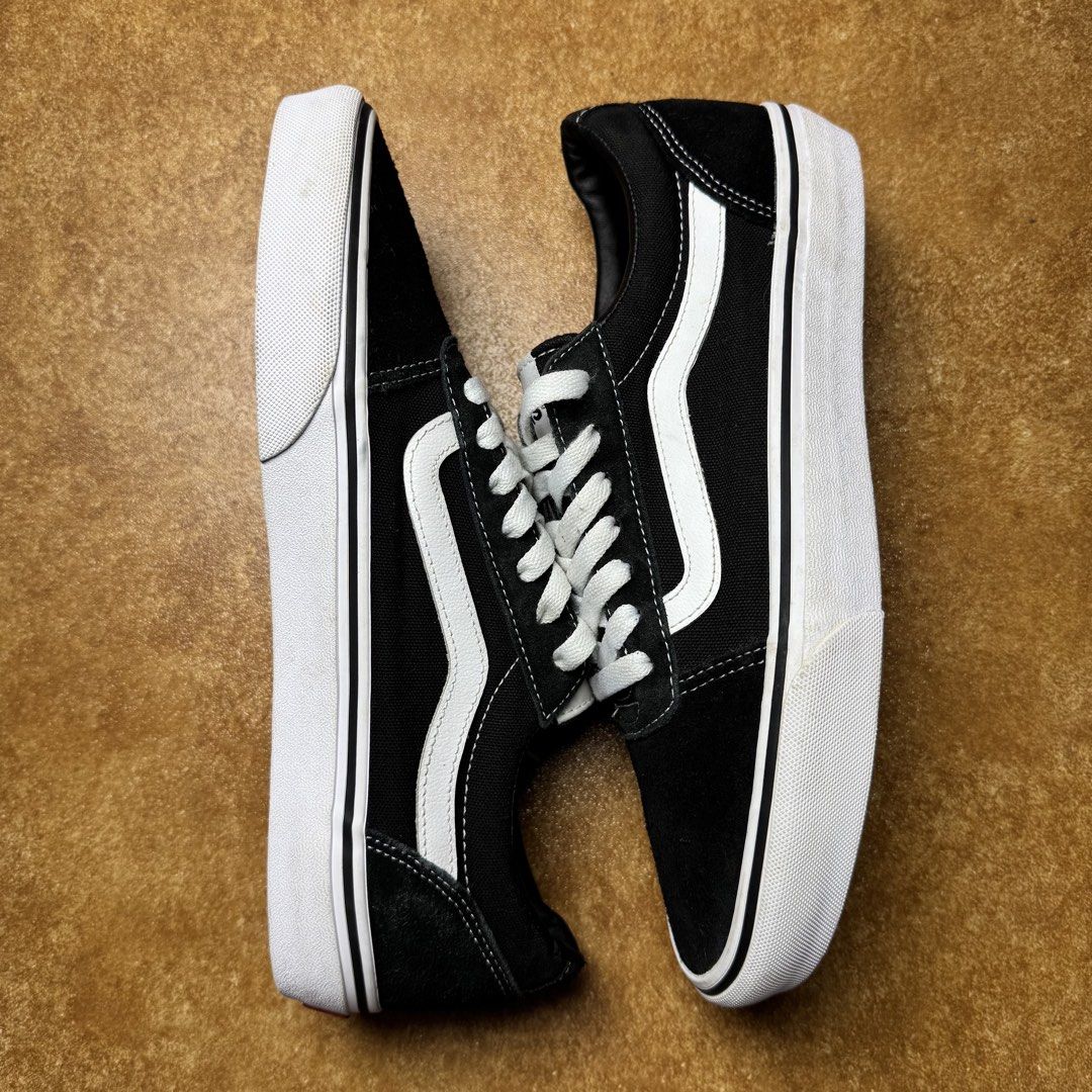 VANS (Category: Sneakers) located in Panabo. Submitted by shoerarefinds (Listing ID 1468311491, Image 3). Description: VÂNŚ (2) SIZE: CM 27 / EURO 42 / US 9 Good as new LOCATION: PANABO CITY, DAVAO DEL NORTE, 8105 2200 FREESHIPPING .