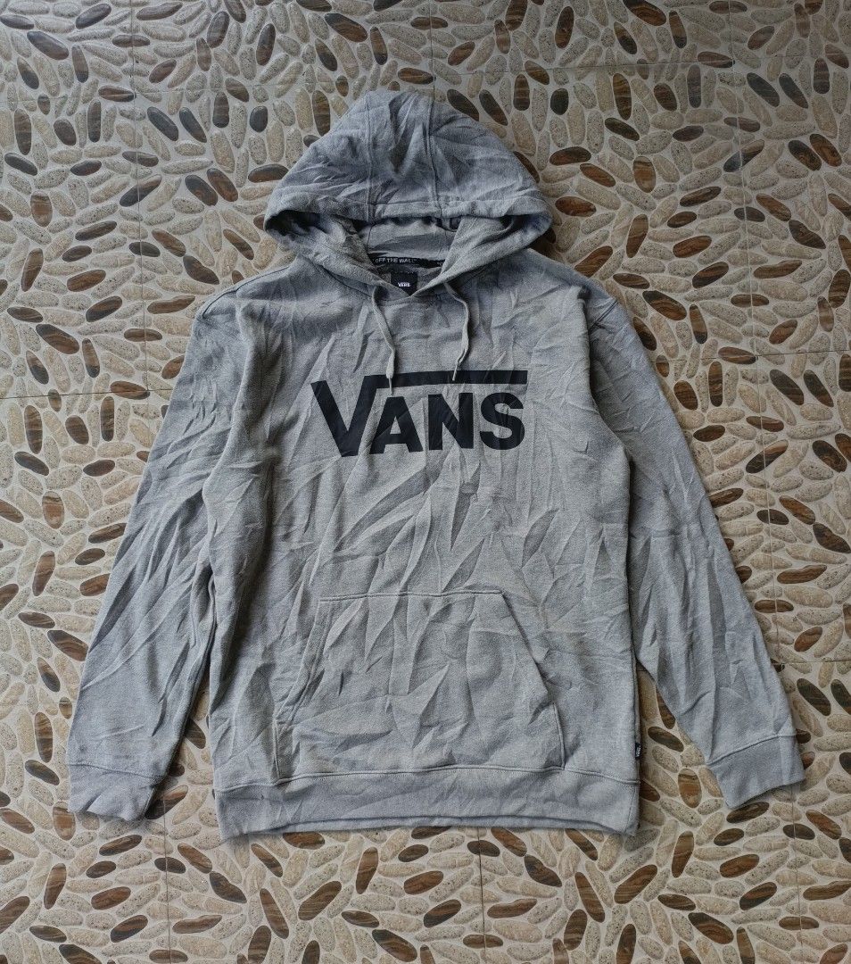 Vans Classic Logo Hoodie (Category: Coats, Jackets and Outerwear) located in Hagonoy. Submitted by erwin0825 (Listing ID 1468373884, Image 1). Description: Vans Classic Logo Hoodie XL on tag 23x30 dimension Authentic Excellent condition No issue.