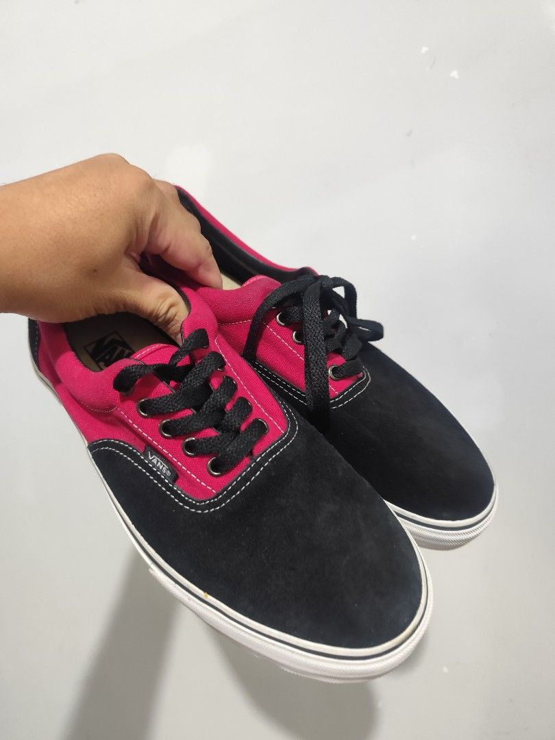 Vans Era Black Scarlet (Category: Sneakers) located in Manila. Submitted by tim.tim4 (Listing ID 1468324061, Image 2). Description: Vans Era Black Red Size 10 used 1x 9/10 condi Price: 1.5k Meet: Tomas Morato or Cubao.