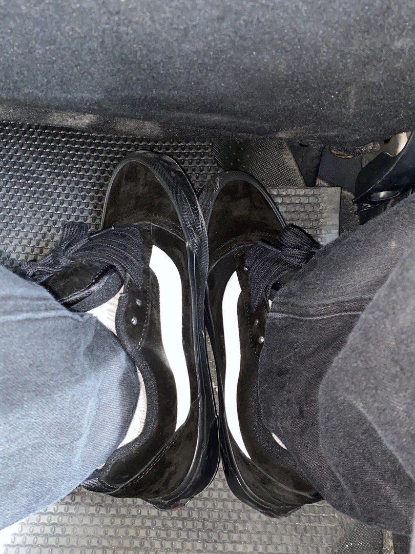 Vans Old Skool Black White Shoes (Category: Shoe inserts & accessories) located in Manila. Submitted by alecnombre39473 (Listing ID 1468477012, Image 1). Description: Classic black and white Vans Old Skool sneakers in a low-top skate style. Gently used a few times with solid soles and clean toe caps. Ready for daily wear Pm po for more pictures and kung anong meron at binebenta ko lang po kasi hindi nagagamit at kailangan ko ng pera .