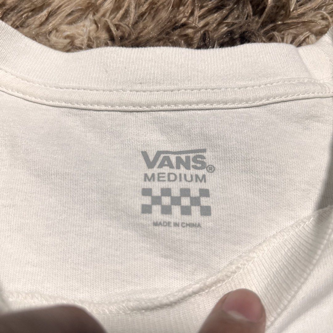 Vans Since 1966 Pocket T-Shirt White Medium (Category: Tshirts & Polo Shirts ) located in Manila. Submitted by looted2619 (Listing ID 1468357905, Image 3). Description: VANS POCKET TEE Excellent condition Size M color rate: 9.5/10 W 21 L 28 issue:❌ DM FOR MORE DETAILS‼️.