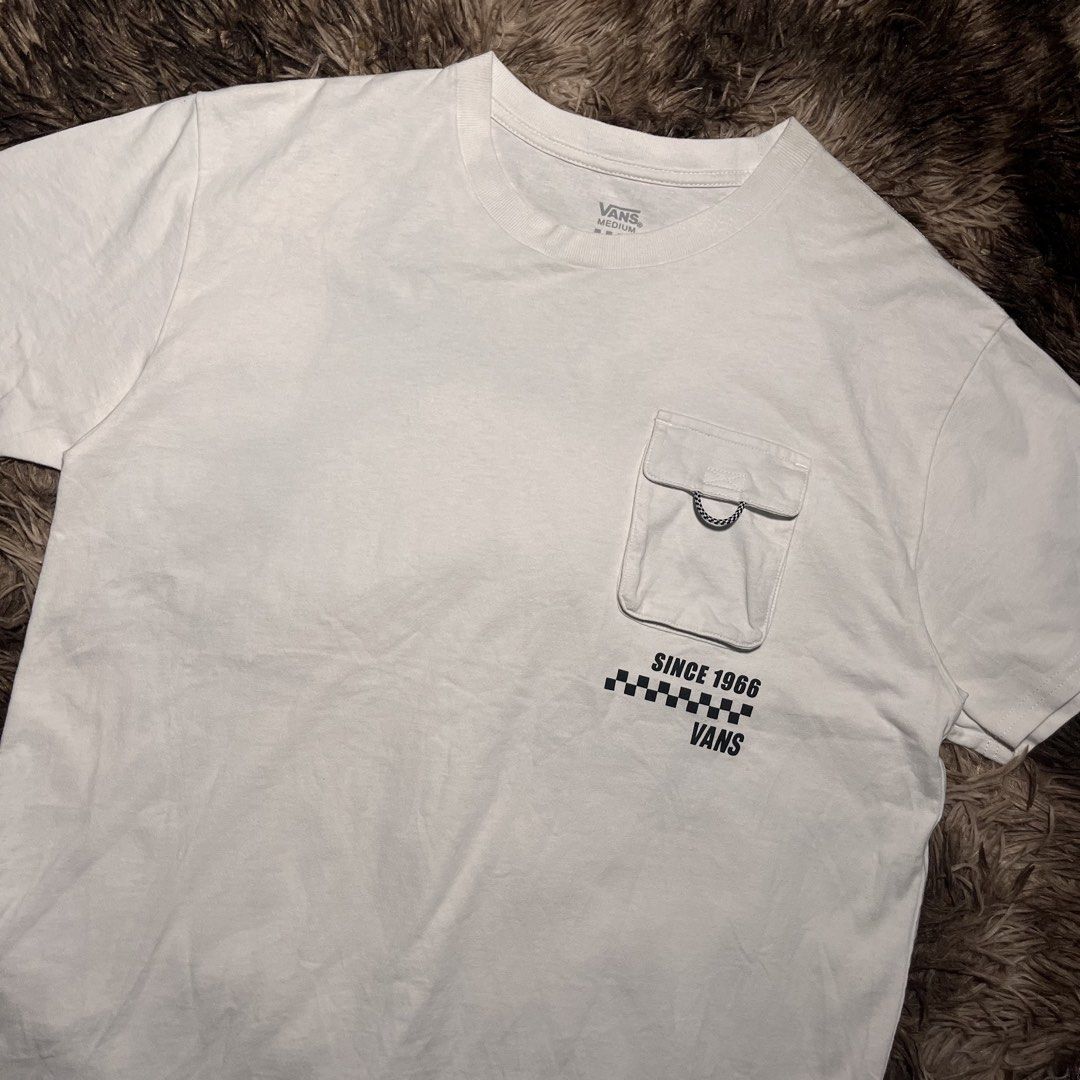 Vans Since 1966 Pocket T-Shirt White Medium (Category: Tshirts & Polo Shirts ) located in Manila. Submitted by looted2619 (Listing ID 1468357905, Image 2). Description: VANS POCKET TEE Excellent condition Size M color rate: 9.5/10 W 21 L 28 issue:❌ DM FOR MORE DETAILS‼️.
