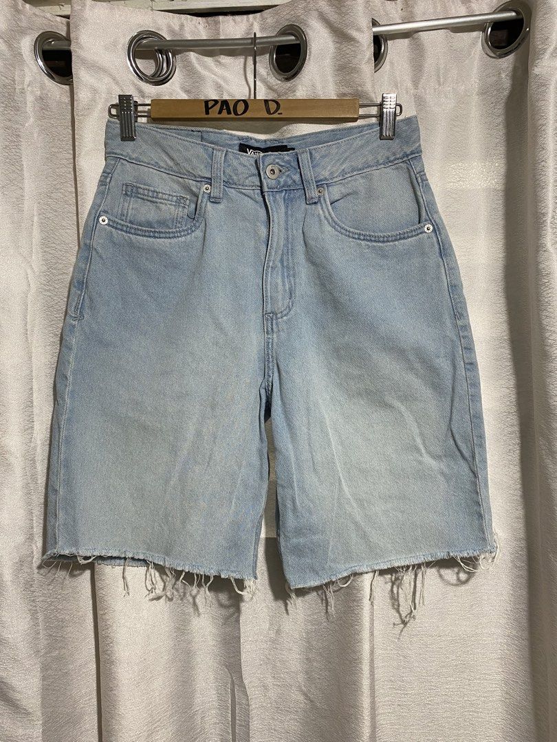 Vans Sirelle Cut-Off Jorts (Category: Shorts) located in Davao. Submitted by VapenDrip (Listing ID 1468356477, Image 1). Description: Vans Sirelle Cut-Off Jorts Unisex Waist 28-29 Length 19.5 Excellet condition Need wash only 650+sf.