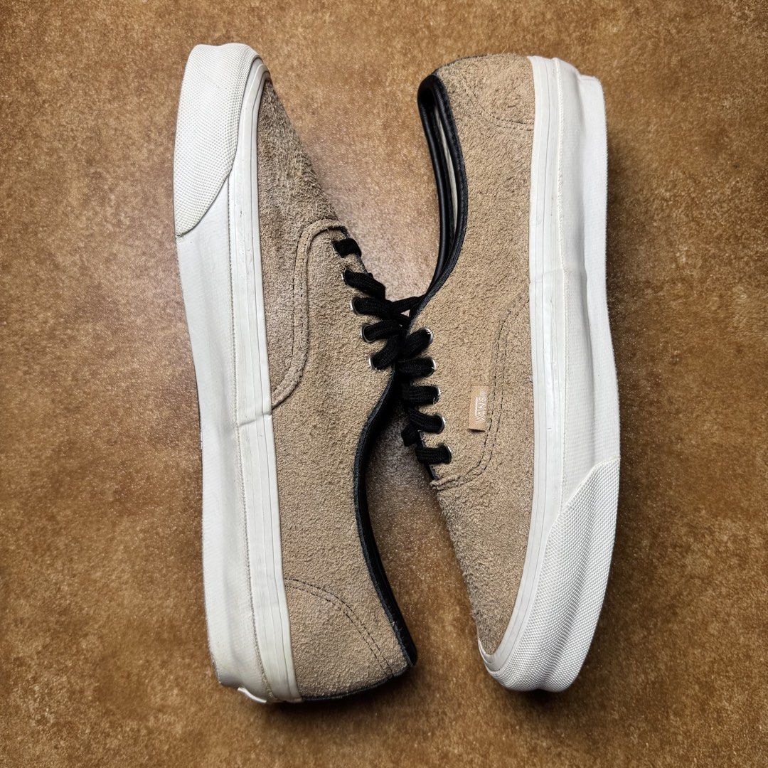 VANS VAULT (Category: Sneakers) located in Panabo. Submitted by shoerarefinds (Listing ID 1468307562, Image 3). Description: VÂNŚ VÂUĻT SIZE: CM 28.5 / EURO 44 / US 10.5 Good Condition, midsole torn LOCATION: PANABO CITY, DAVAO DEL NORTE, 8105 2200 FREESHIPPING .