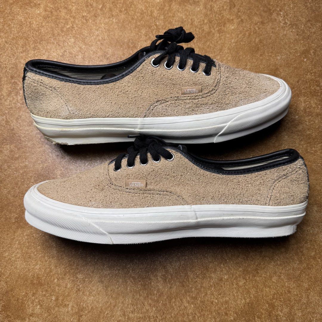 VANS VAULT (Category: Sneakers) located in Panabo. Submitted by shoerarefinds (Listing ID 1468307562, Image 1). Description: VÂNŚ VÂUĻT SIZE: CM 28.5 / EURO 44 / US 10.5 Good Condition, midsole torn LOCATION: PANABO CITY, DAVAO DEL NORTE, 8105 2200 FREESHIPPING .