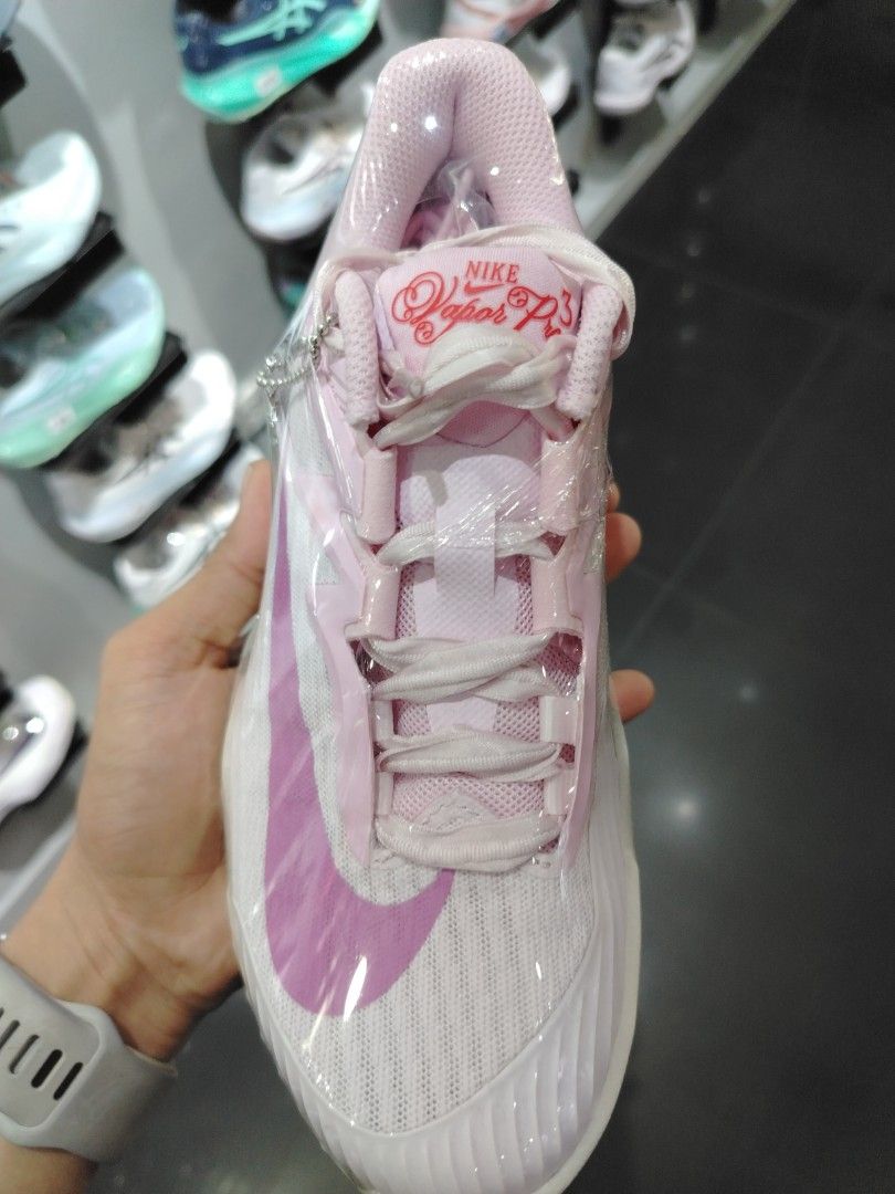 Vapor Pro 3 (Category: Sneakers) located in Quezon City. Submitted by rvnnnnnn (Listing ID 1468328794, Image 2). Description: .