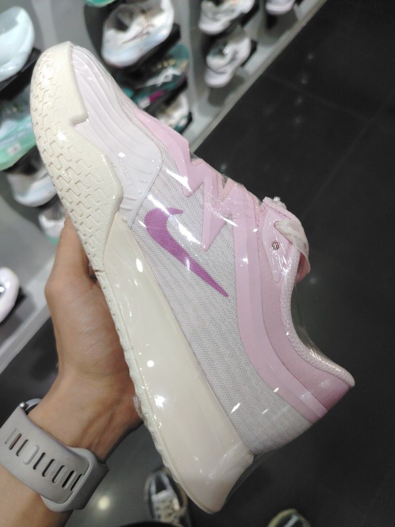 Vapor Pro 3 (Category: Sneakers) located in Quezon City. Submitted by rvnnnnnn (Listing ID 1468328794, Image 3). Description: .