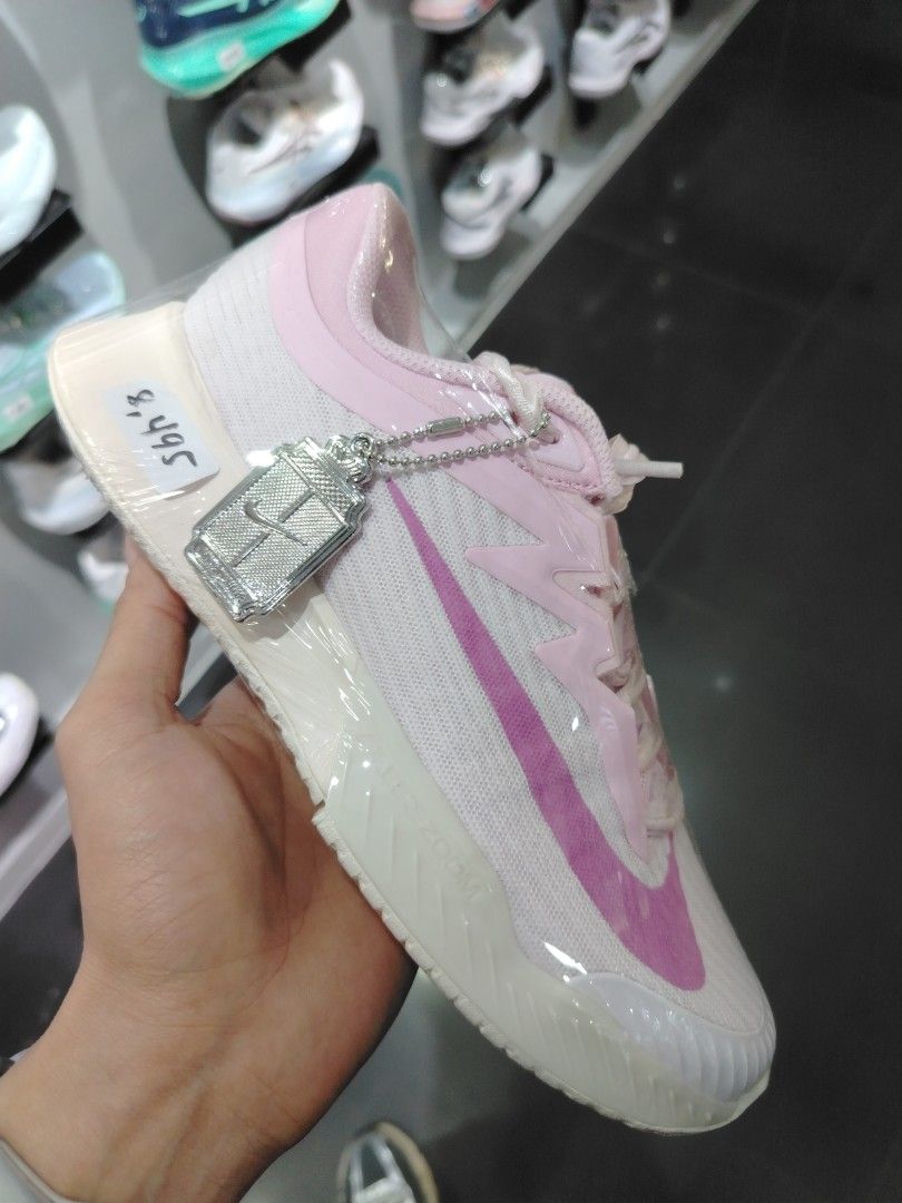 Vapor Pro 3 (Category: Sneakers) located in Quezon City. Submitted by rvnnnnnn (Listing ID 1468328794, Image 1). Description: .