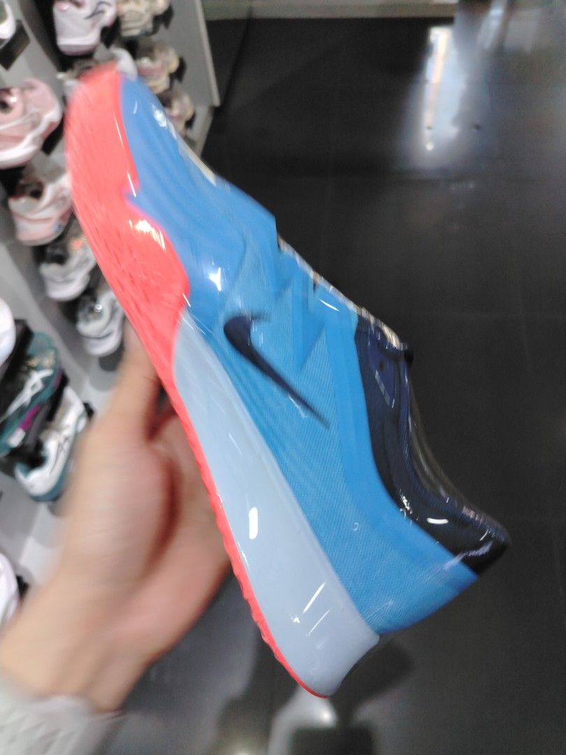 Vapor Pro 3 (Category: Sneakers) located in Quezon City. Submitted by rvnnnnnn (Listing ID 1468329203, Image 3). Description: .