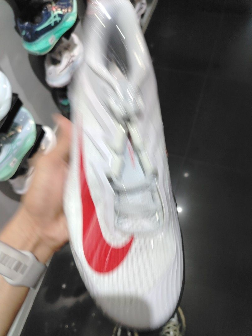 Vapor Pro 3 (Category: Sneakers) located in Quezon City. Submitted by rvnnnnnn (Listing ID 1468329431, Image 2). Description: .