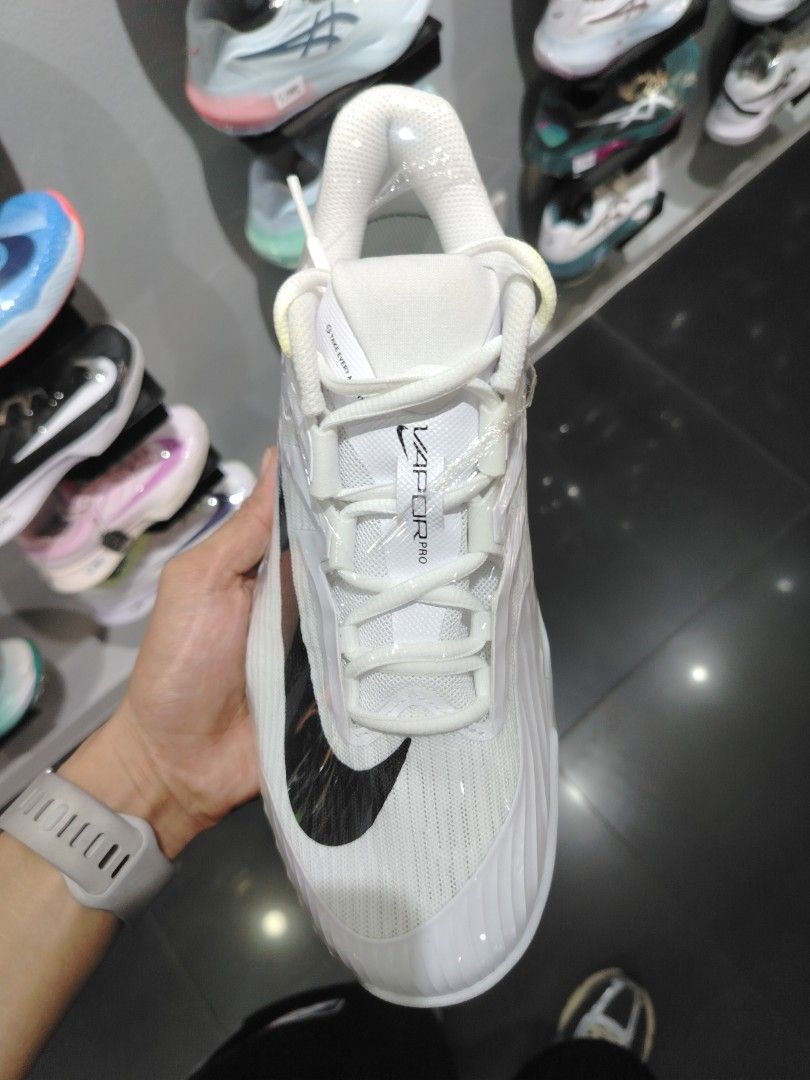 Vapor Pro 3 (Category: Sneakers) located in Quezon City. Submitted by rvnnnnnn (Listing ID 1468329597, Image 2). Description: .