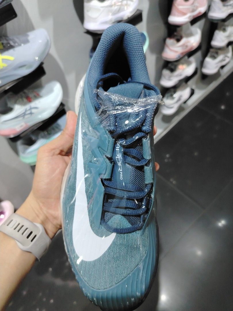 Vapor Pro 3 (Category: Sneakers) located in Quezon City. Submitted by rvnnnnnn (Listing ID 1468330399, Image 2). Description: .