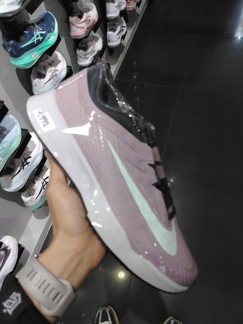 Vapor Pro 3 (Category: Sneakers) located in Quezon City. Submitted by rvnnnnnn (Listing ID 1468331258, Image 1). Description: .