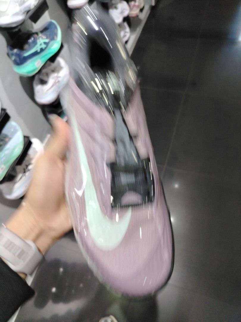 Vapor Pro 3 (Category: Sneakers) located in Quezon City. Submitted by rvnnnnnn (Listing ID 1468331258, Image 2). Description: .