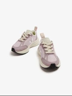 (Category: ) located in . Submitted by ourburstingwardrobe_ (Listing ID 1468357648, Image 1). Description: .