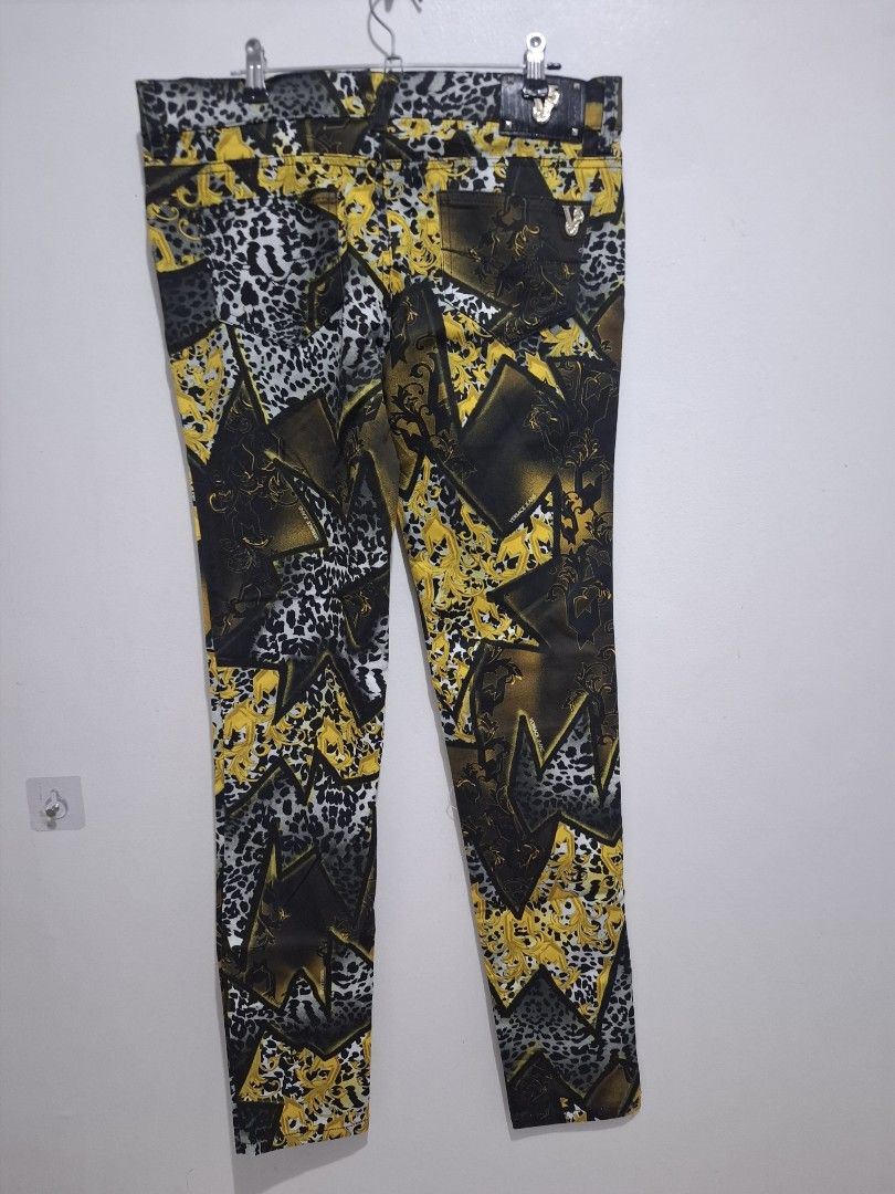 Versace jeans (Category: Other Bottoms) located in Tarlac. Submitted by christopher.24 (Listing ID 1468325836, Image 2). Description: .