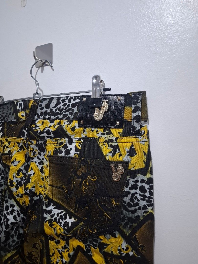 Versace jeans (Category: Other Bottoms) located in Tarlac. Submitted by christopher.24 (Listing ID 1468325836, Image 3). Description: .