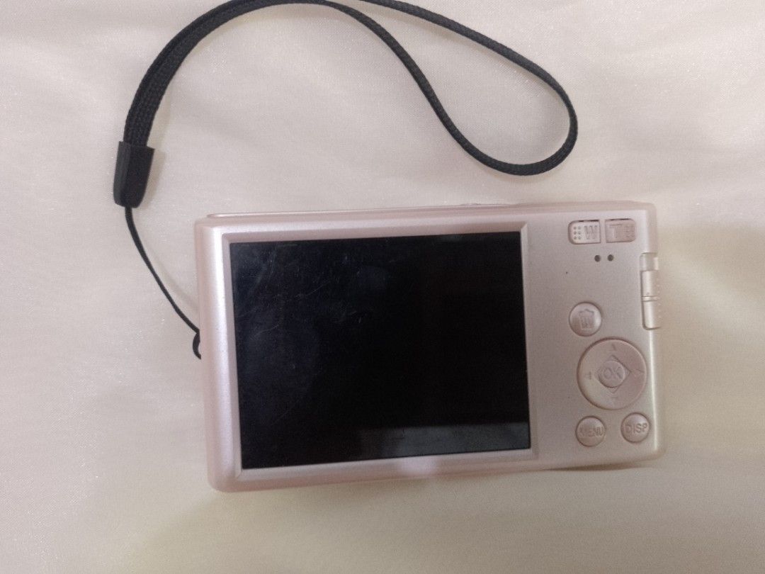 Vetek 64GB Digital Camera (Category: Cameras) located in Tuba. Submitted by ivorycie (Listing ID 1468299257, Image 3). Description: with card reader, case, and memory card.