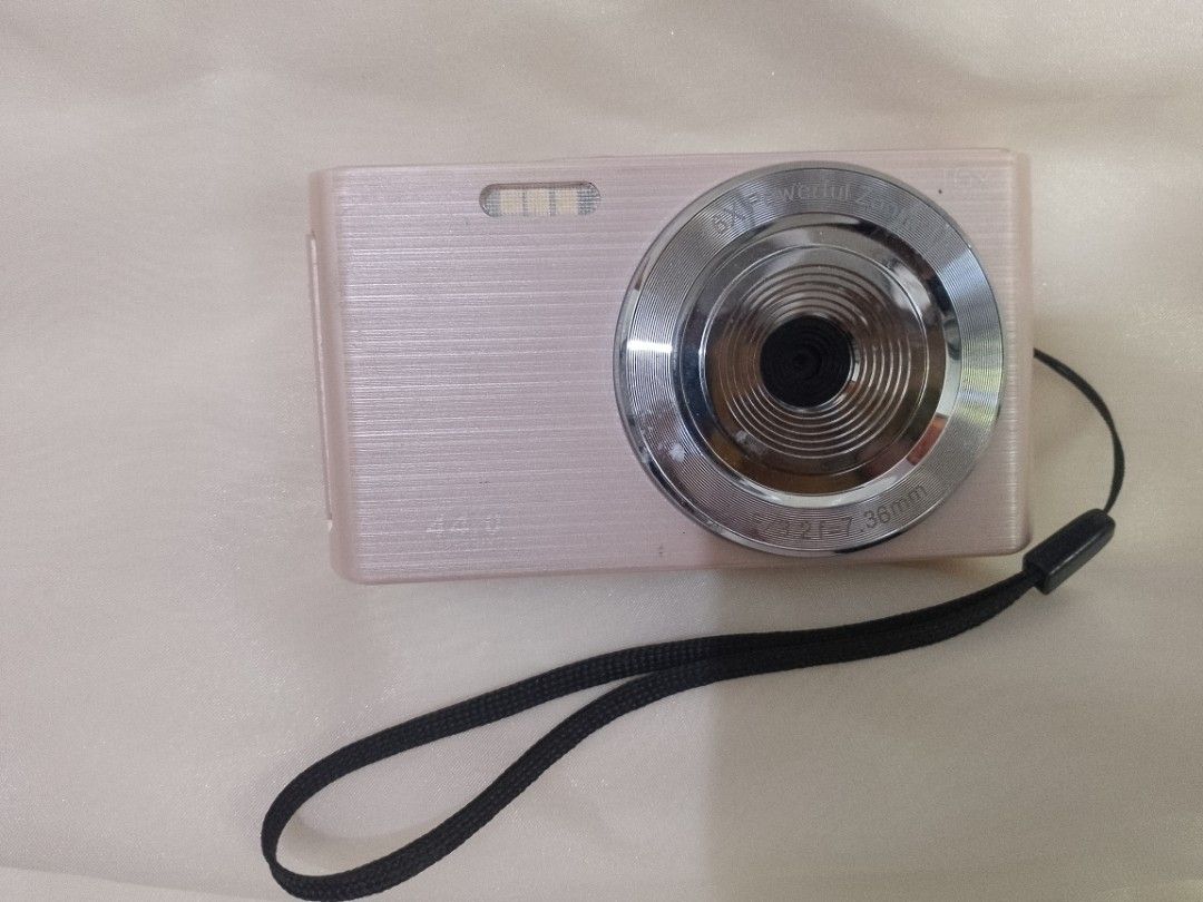 Vetek 64GB Digital Camera (Category: Cameras) located in Tuba. Submitted by ivorycie (Listing ID 1468299257, Image 1). Description: with card reader, case, and memory card.