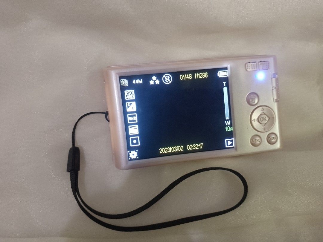 Vetek 64GB Digital Camera (Category: Cameras) located in Tuba. Submitted by ivorycie (Listing ID 1468299257, Image 2). Description: with card reader, case, and memory card.
