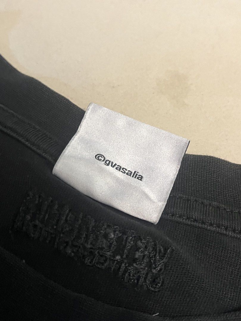 VETEMENTS (Category: Tshirts & Polo Shirts ) located in Manila. Submitted by mishichi (Listing ID 1468470105, Image 3). Description: 29x24 No issue 500 or best offer.