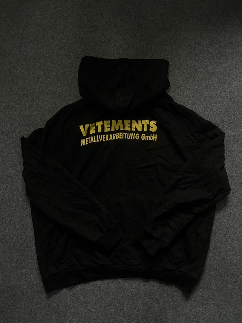 Vetements hoodie (Category: Announcements) located in Lapu Lapu. Submitted by jhonrener41426 (Listing ID 1468350283, Image 2). Description: Fit to large Waist-26 Length-27 Excellent condition Color rate 9.8/10 Complete tags Heavy cotton Issue none .