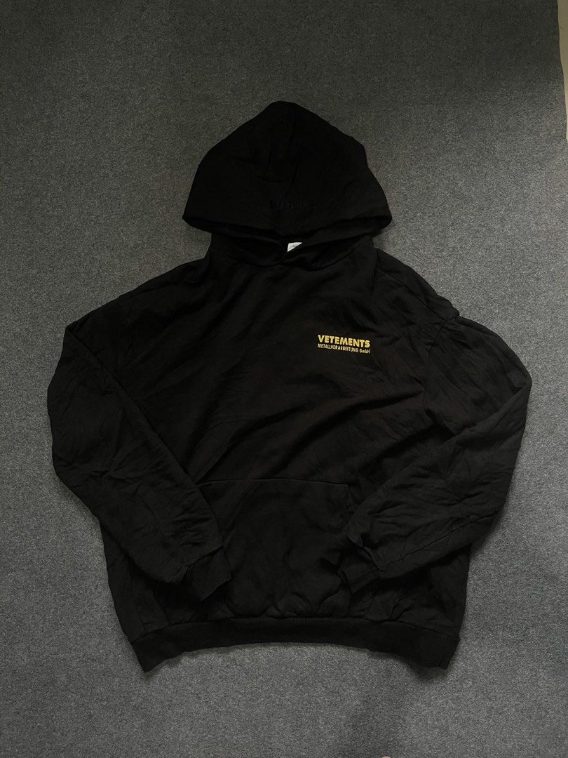 Vetements hoodie (Category: Announcements) located in Lapu Lapu. Submitted by jhonrener41426 (Listing ID 1468350283, Image 1). Description: Fit to large Waist-26 Length-27 Excellent condition Color rate 9.8/10 Complete tags Heavy cotton Issue none .