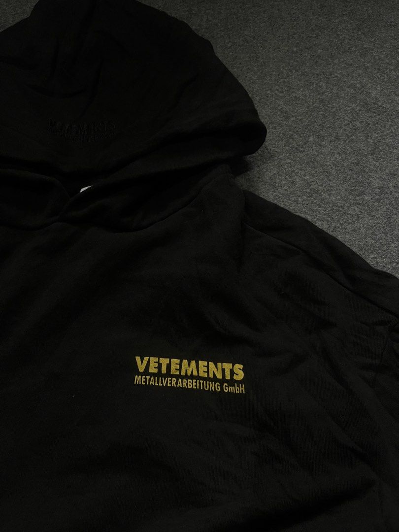 Vetements hoodie (Category: Announcements) located in Lapu Lapu. Submitted by jhonrener41426 (Listing ID 1468350283, Image 3). Description: Fit to large Waist-26 Length-27 Excellent condition Color rate 9.8/10 Complete tags Heavy cotton Issue none .