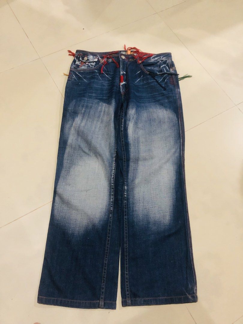 Vintage akademiks pants (Category: Jeans) located in Labrador. Submitted by thriftnimab (Listing ID 1468416962, Image 1). Description: Vintage Akademiks Pants 30 on tag 32 actual waist x40 length .