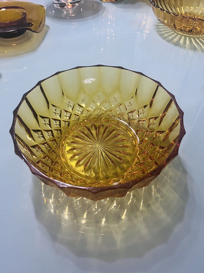 Vintage amber pressed glass bowl (Category: Vintage Collectibles) located in Quezon City. Submitted by wacpon_061972 (Listing ID 1468377743, Image 1). Description: This is vintage amber pressed glass bowl featuring an intricate diamond and cut-geometric design.